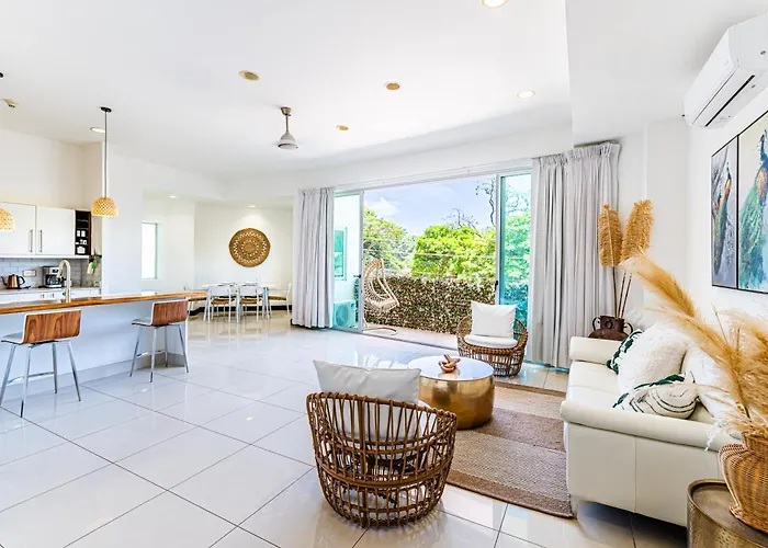 Sea La Vie Suites - By The Beach